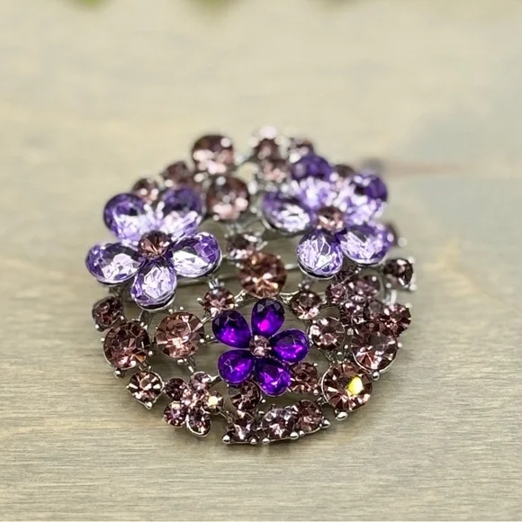 🌻 3/$25 Beautiful Purple Rhinestone Round Flower Brooch - Picture 2 of 8